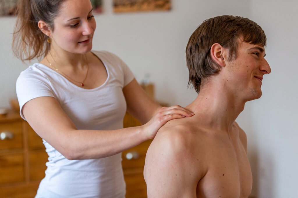 Medizinische Massage Sportmassage Triggerpunktbehandlung Interlaken Schweiz Andrina Frutiger All Photos by MAMO Photograhy Interlaken Schweiz